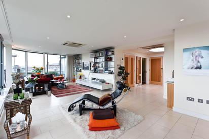 living and kitchen space in Central London holiday flat
