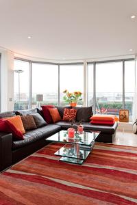 leather sofas in London holiday apartment