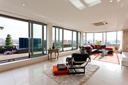 large ultra modern living space in London serviced apartment