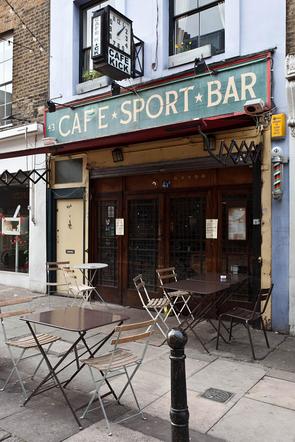 cafe close to short stay accommodation in central London
