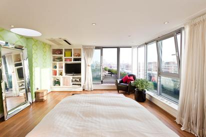 Bedroom in central London apartment with city views