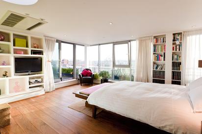 large double bedroom with city views over London
