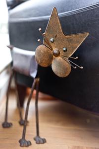 metal cat in Clerkenwell short term apartment rental in London