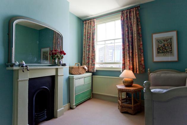 relaxing bedroom london vacation home