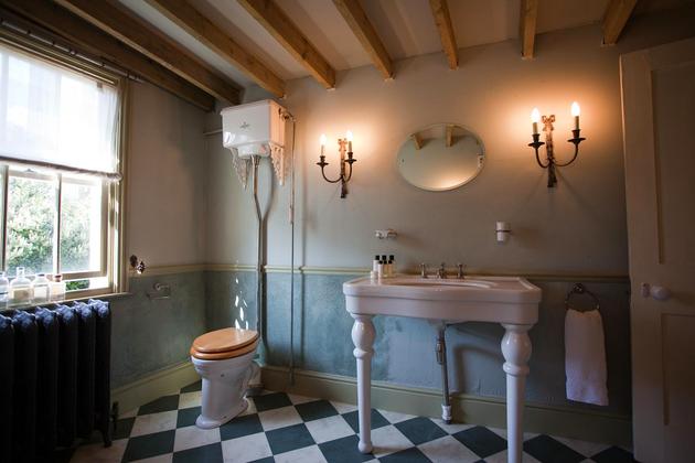 beautiful bathroom in West Kensington short stay townhouse