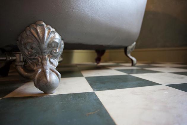 incredible bathtub detail in london short stay accommodation