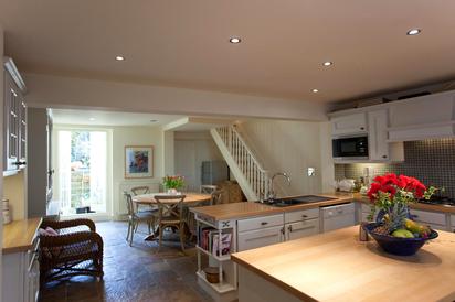 spacious kitchen in london short stay