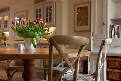 dining table in south kensington house