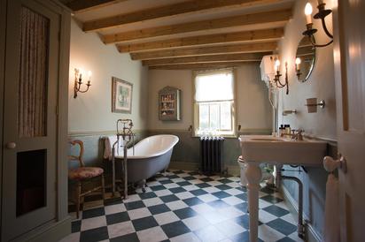 beautiful bathroom in West Kensington short stay townhouse