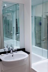 bathroom in mayfair serviced apartment