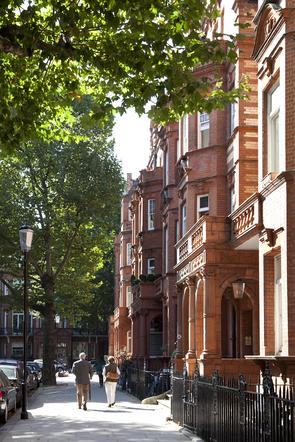 mansion buildings near London apartments hotel