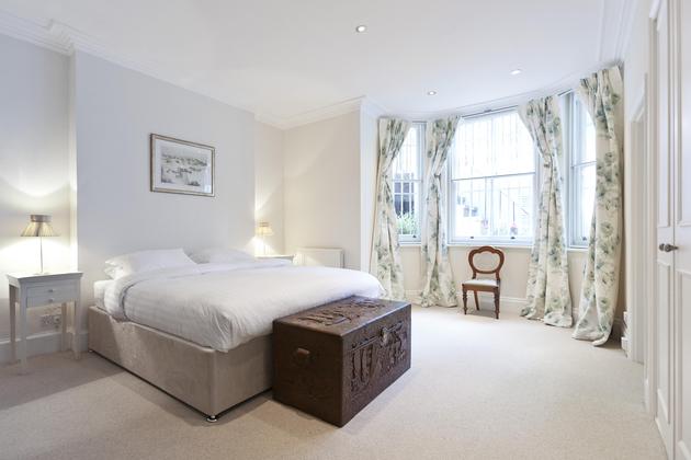 double bedroom in Chelsea short accommodation London