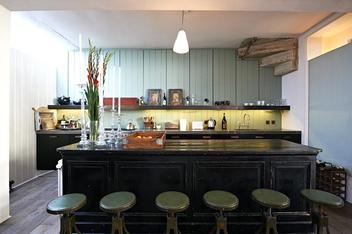 wooden kitchen in london serviced apartments 